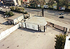 Piazzale anteriore con zona parcheggi, viabilit ed il cancello automatico.