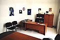 Ufficio doppio: due postazioni di lavoro completamte arredate ed attrezzate.