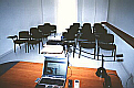 Aule attrezzate ed arredate per la formazione e l'addestramento professionale, accessoriate con videoproiettore, personal computers, etc.