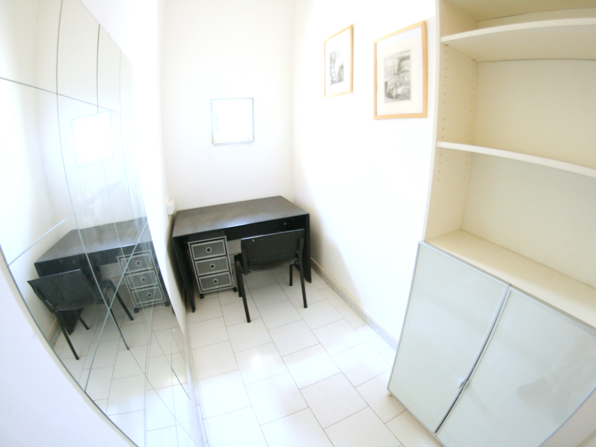 Mini office in affitto a Napoli – Italy Center