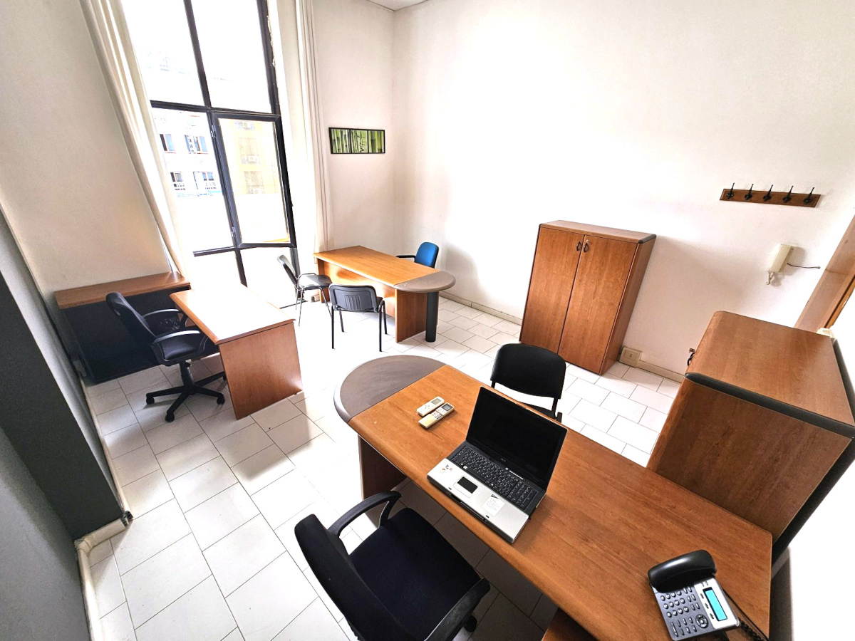 Ufficio arredato in affitto a Napoli – Italy Center